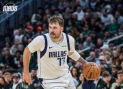 米兰体育-雄鹿大胜独行侠，保持不败