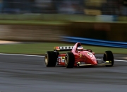 米兰体育官网-F1年度争冠之夜，爱德华兹完成里程碑，书写赛车史唯一传奇