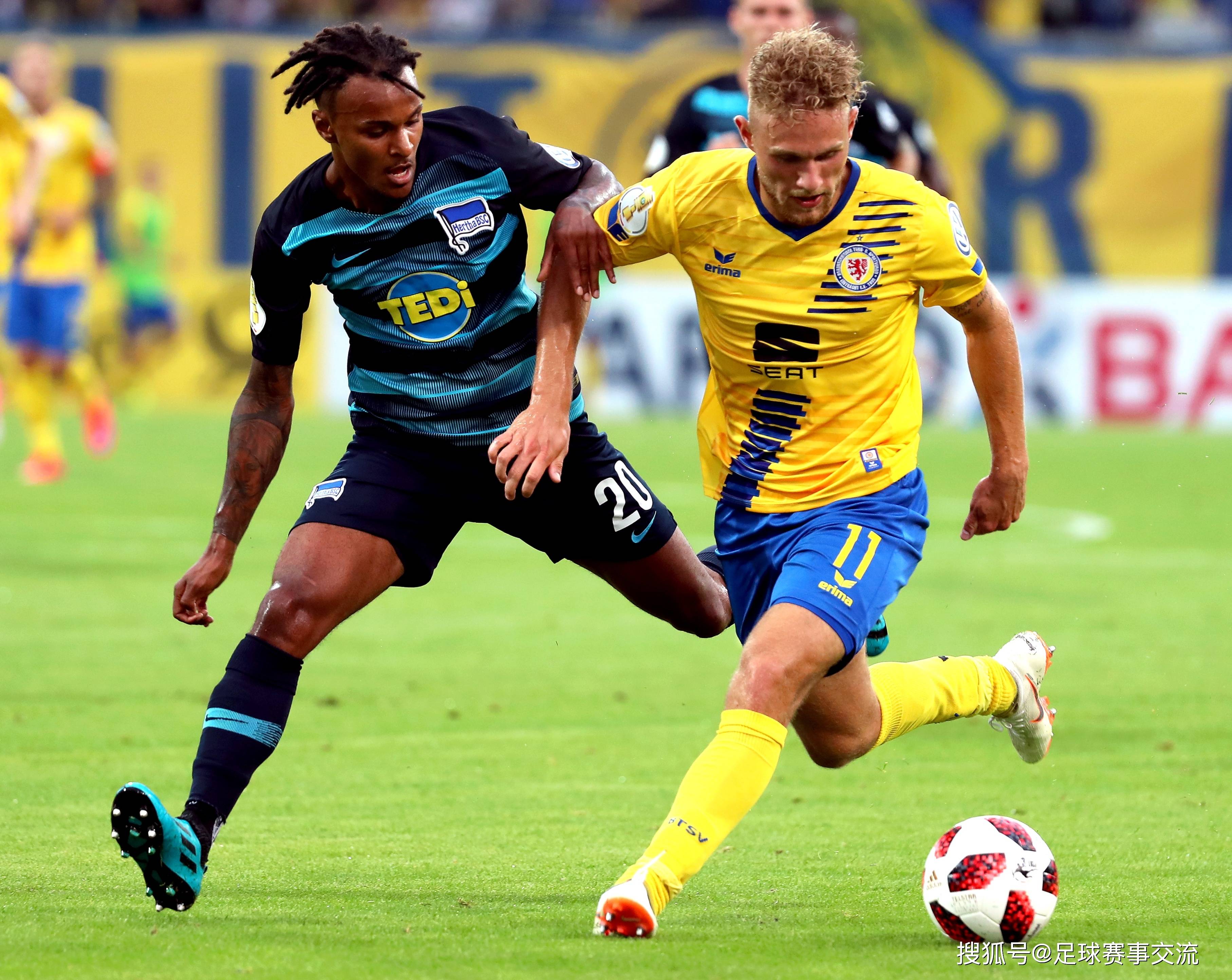 包含葆有无穷魅力，足球比赛场景异常激烈的词条