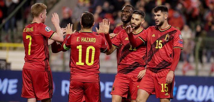 辛根取得胜利，晋级比赛淘汰赛