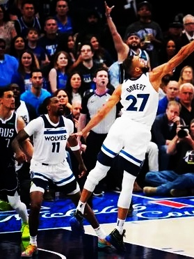 云南队外线火力全开,横扫对手 云南队外线火力全开,横扫对手