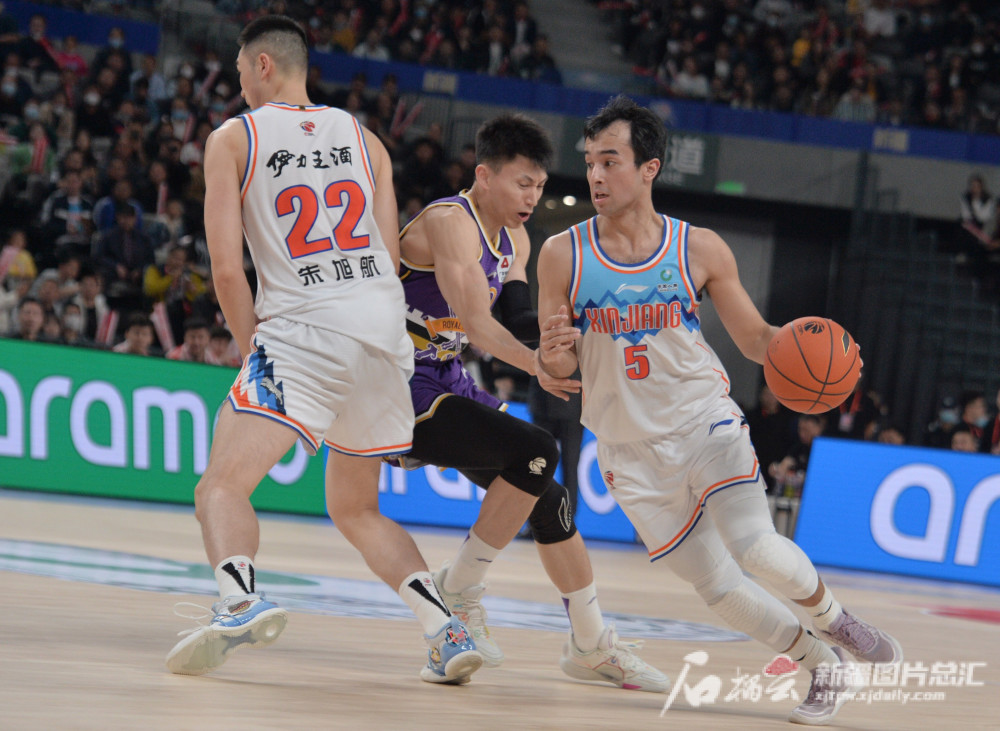 河北男篮在比赛中发挥出色,取得胜利 河北男篮在比赛中发挥出色,取得胜利