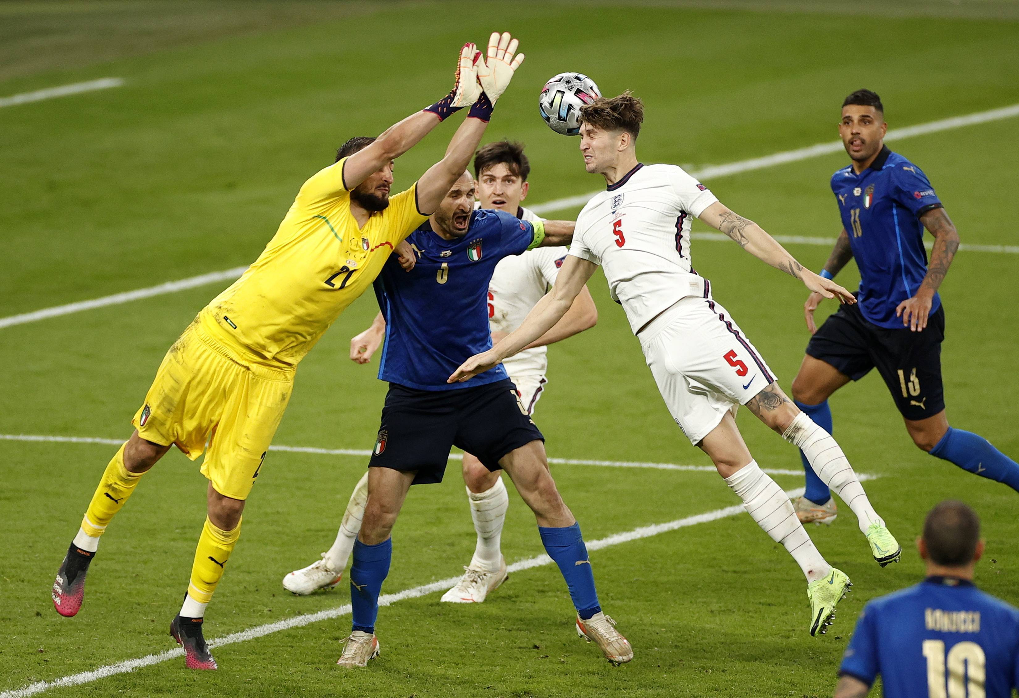 包含强强对话,球迷热议国际欧洲赛事的词条 包含强强对话,球迷热议国际欧洲赛事的词条