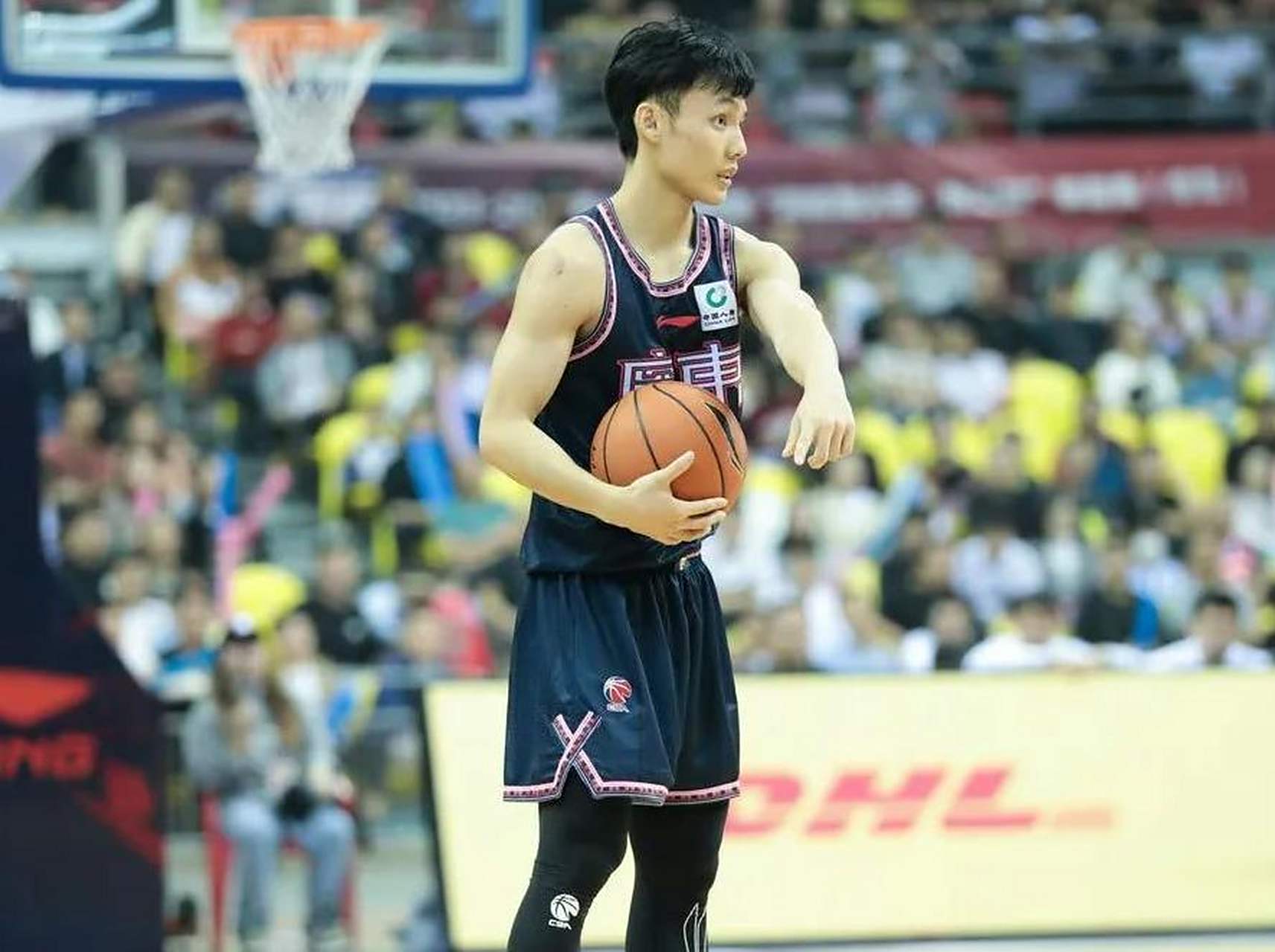 河北男篮对阵湖南队，场上战术对决如火如荼的简单介绍