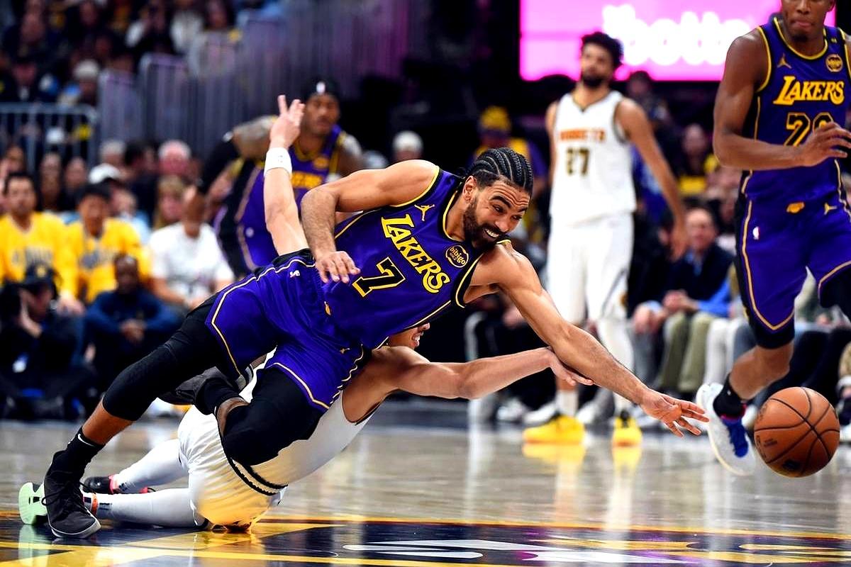 关于湖人狂胜掘金,豪取10连胜的信息 关于湖人狂胜掘金,豪取10连胜的信息