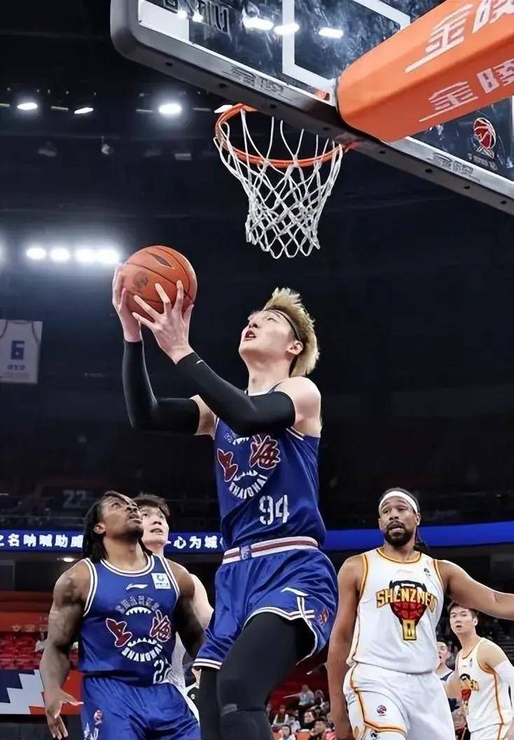 上海队客场大胜,给对手致命一击 上海队客场大胜,给对手致命一击