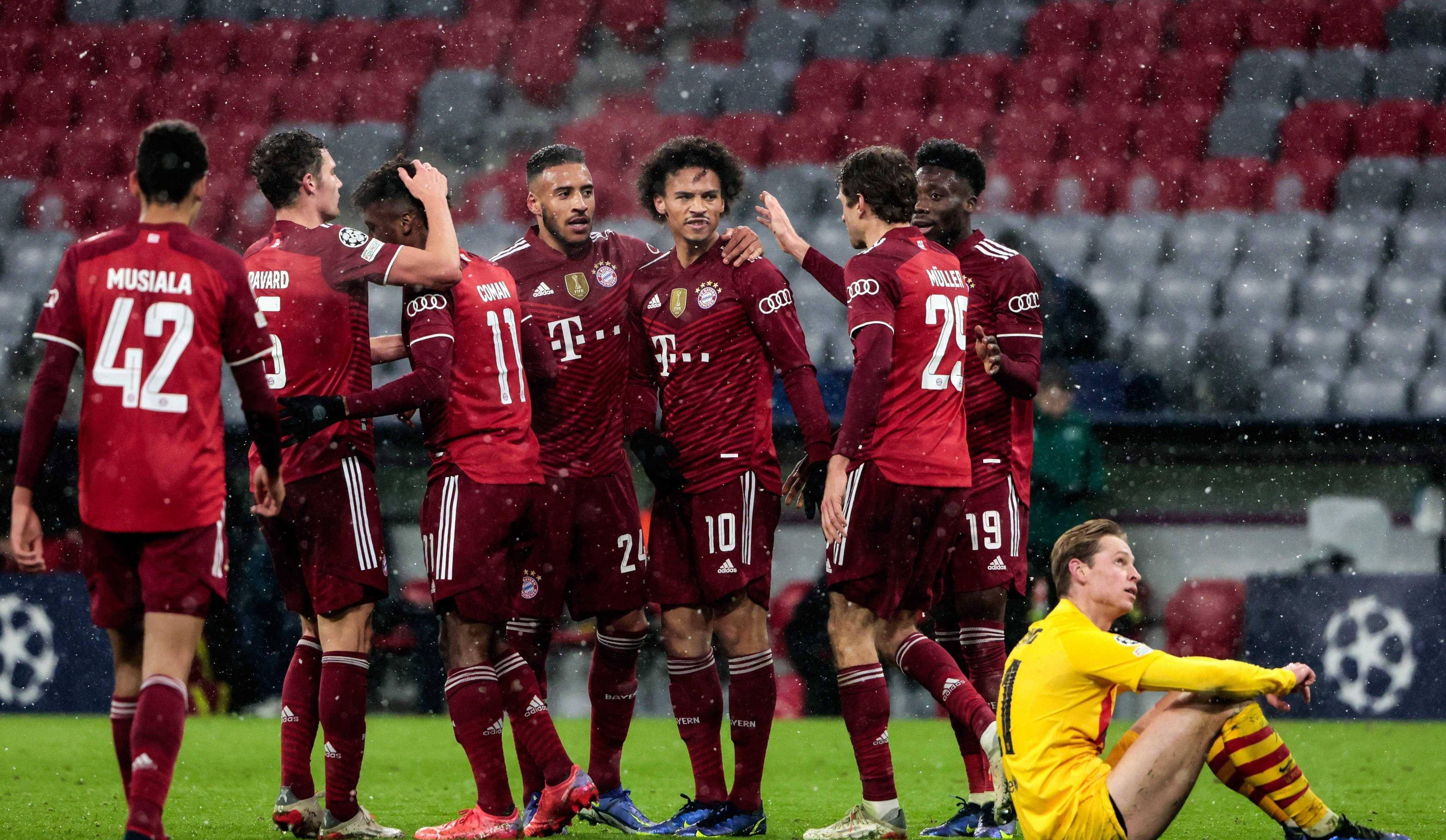 红色的队伍在足球赛中取得了胜利,喜获三分 红色的队伍在足球赛中取得了胜利,喜获三分