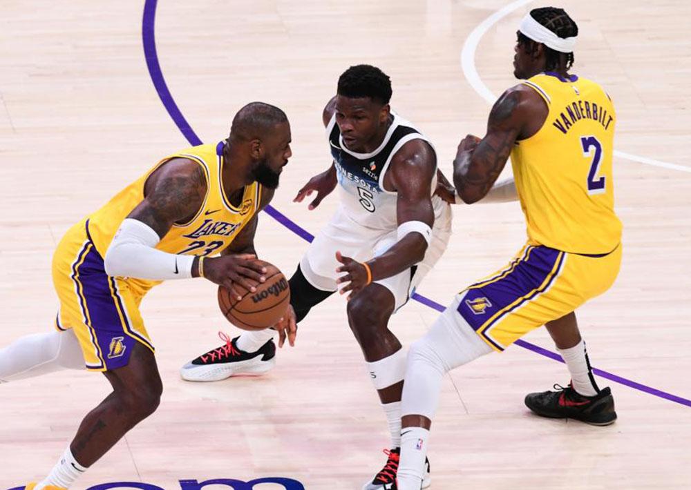 霍华德高效球员,球队轻松赢球 霍华德高效球员,球队轻松赢球