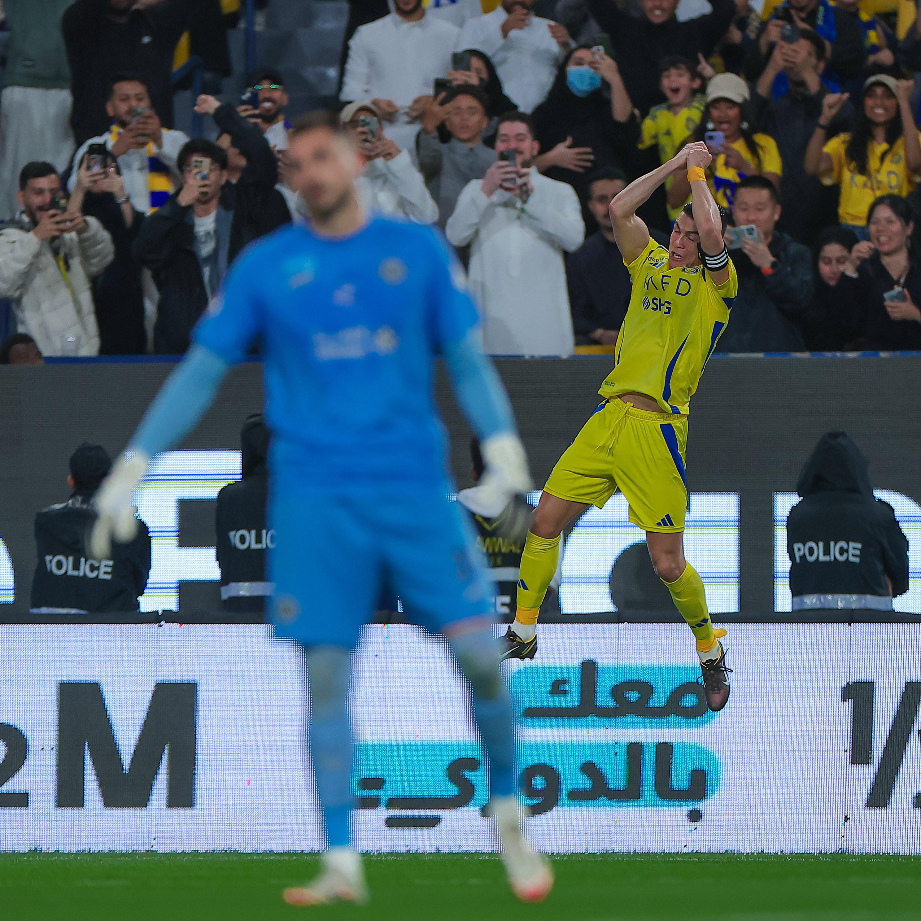 历史性进球让球队再度刷新纪录球员突破自我极限 历史性进球让球队再度刷新纪录球员突破自我极限