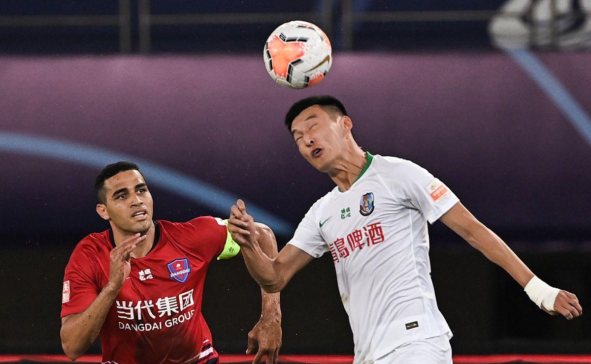 青岛黄海对阵天津泰达,谁能拿下关键三分? 青岛黄海对阵天津泰达,谁能拿下关键三分?