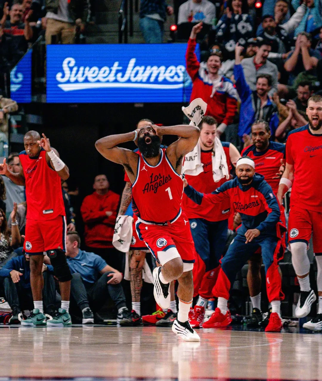 包含快船队在客场横扫对手,实现三连胜的词条 包含快船队在客场横扫对手,实现三连胜的词条