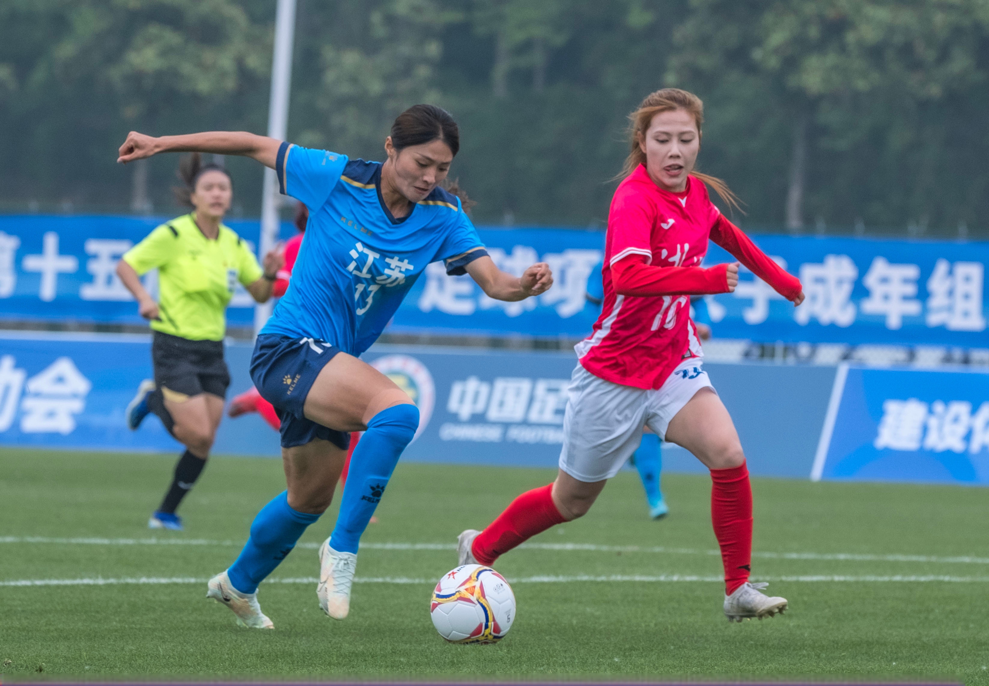 包含黄金赛事瞬间女足比赛中的争夺激情的词条 包含黄金赛事瞬间女足比赛中的争夺激情的词条