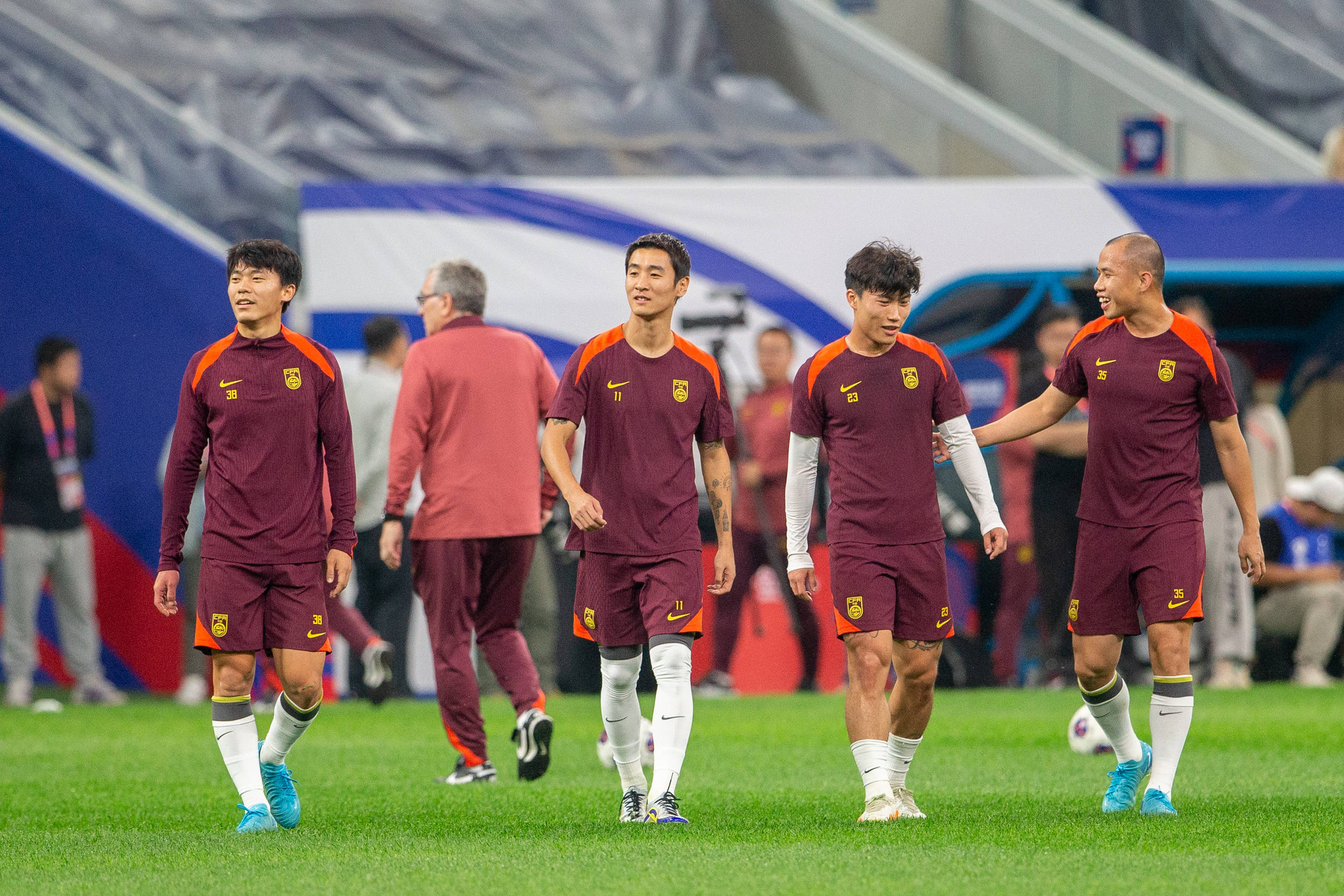 令人期待的亚洲足球巅峰对决 令人期待的亚洲足球巅峰对决