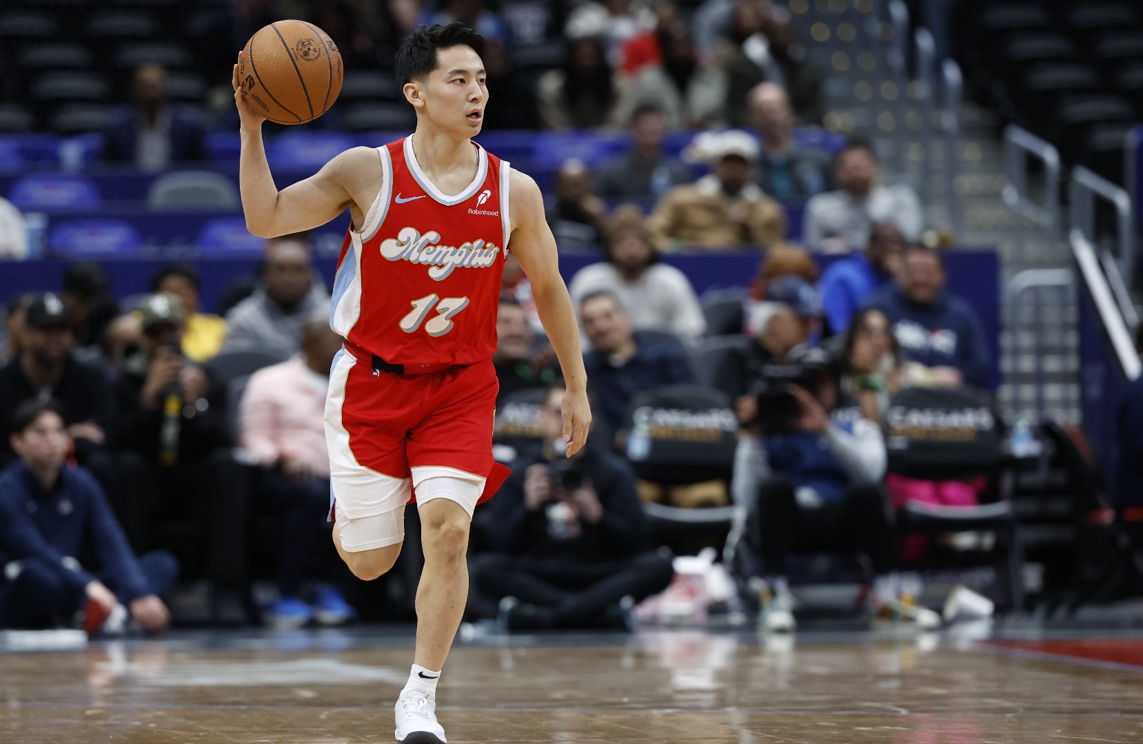 灰熊队逆转夺胜,豪取新赛季首胜 灰熊队逆转夺胜,豪取新赛季首胜