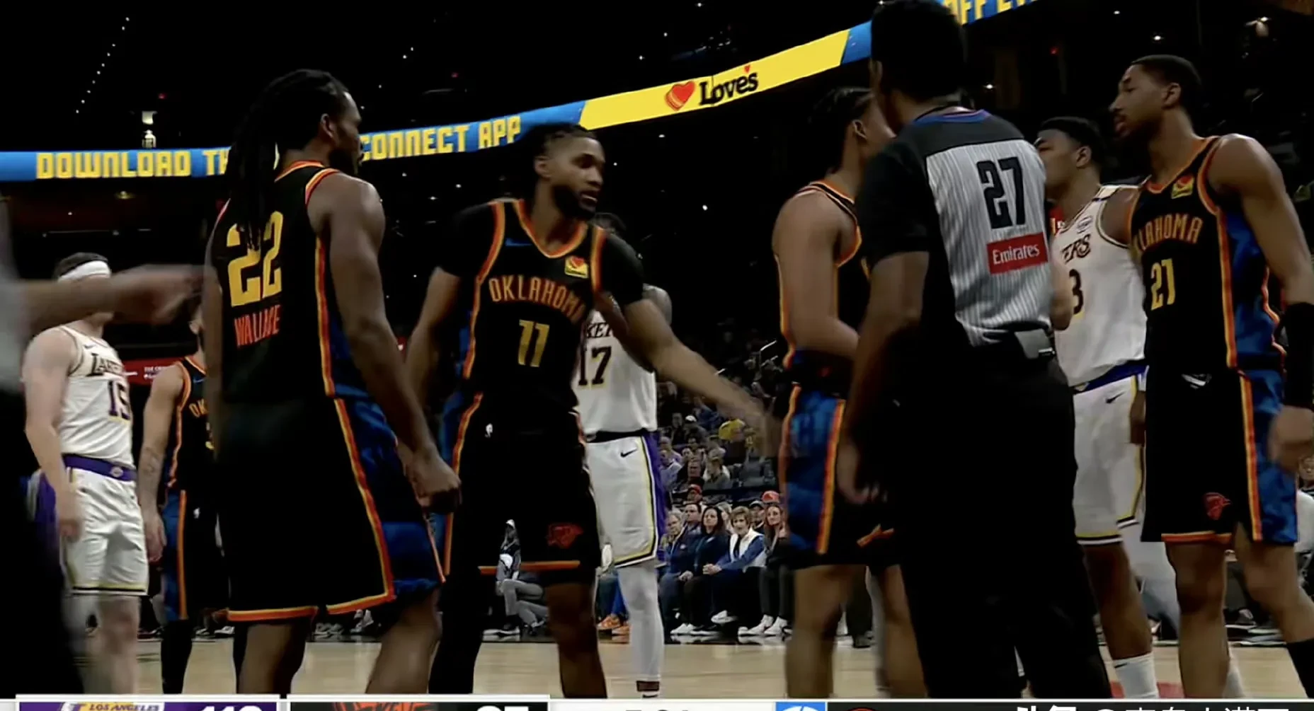 湖人轻取雷霆,迅速击退对手。 湖人轻取雷霆,迅速击退对手。