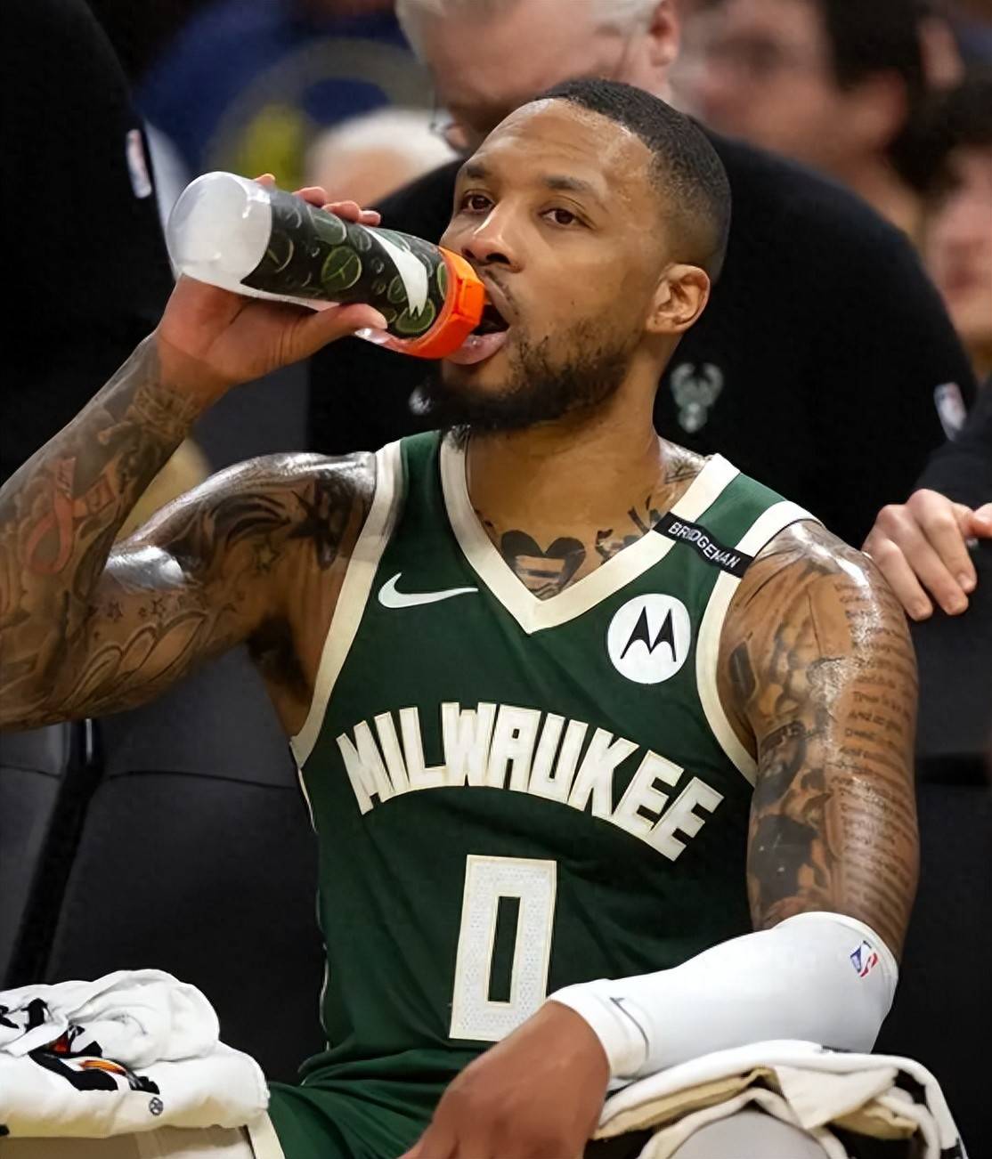 开拓者惨遭掘金横扫,利拉德哑火的简单介绍 开拓者惨遭掘金横扫,利拉德哑火的简单介绍