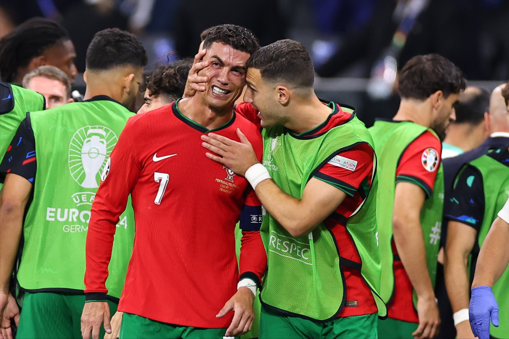 葡萄牙1-0捷克:C罗破荒勇士拼杀进四强。 葡萄牙1-0捷克:C罗破荒勇士拼杀进四强。