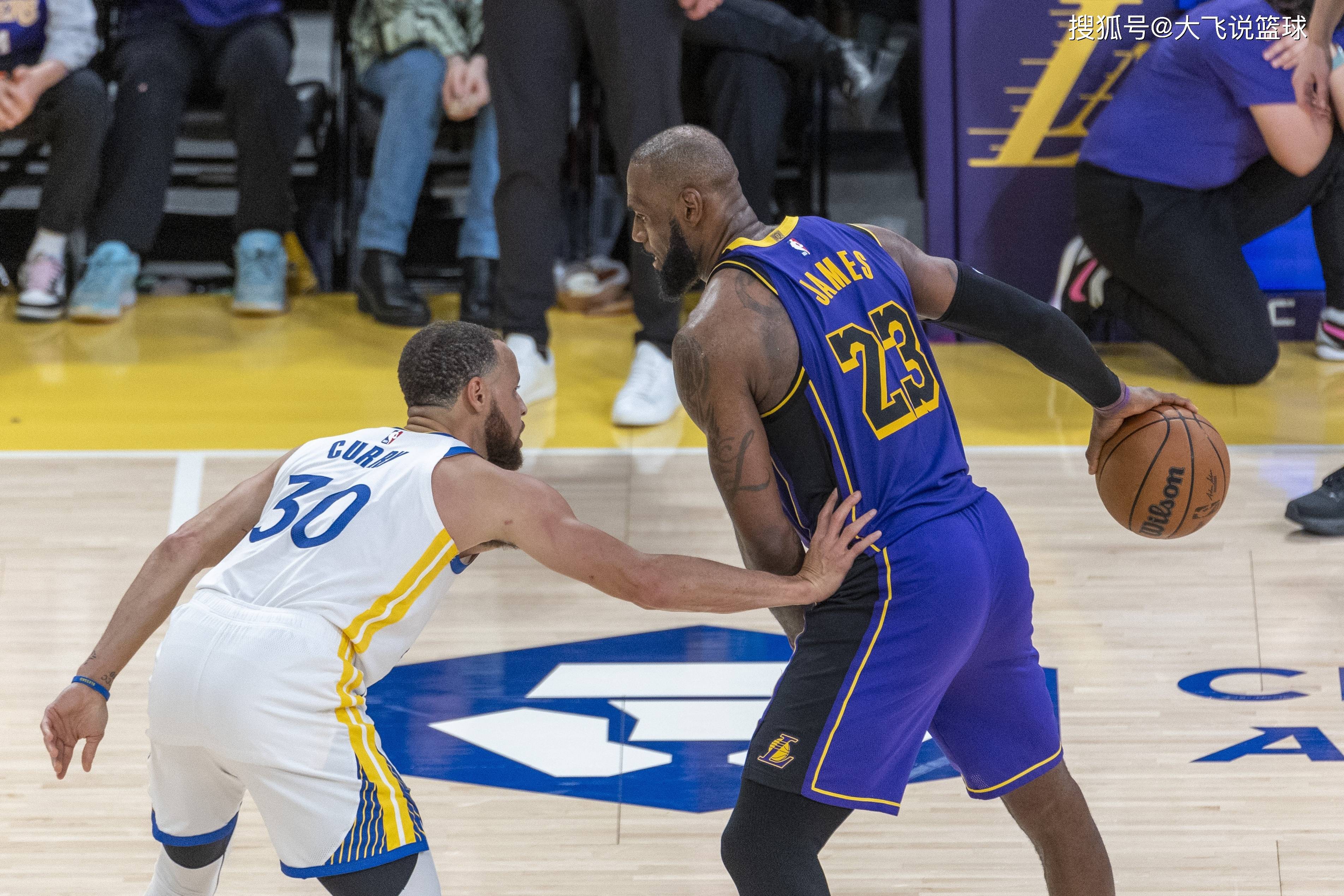 湖人战胜爵士,稳居西部第二 湖人战胜爵士,稳居西部第二