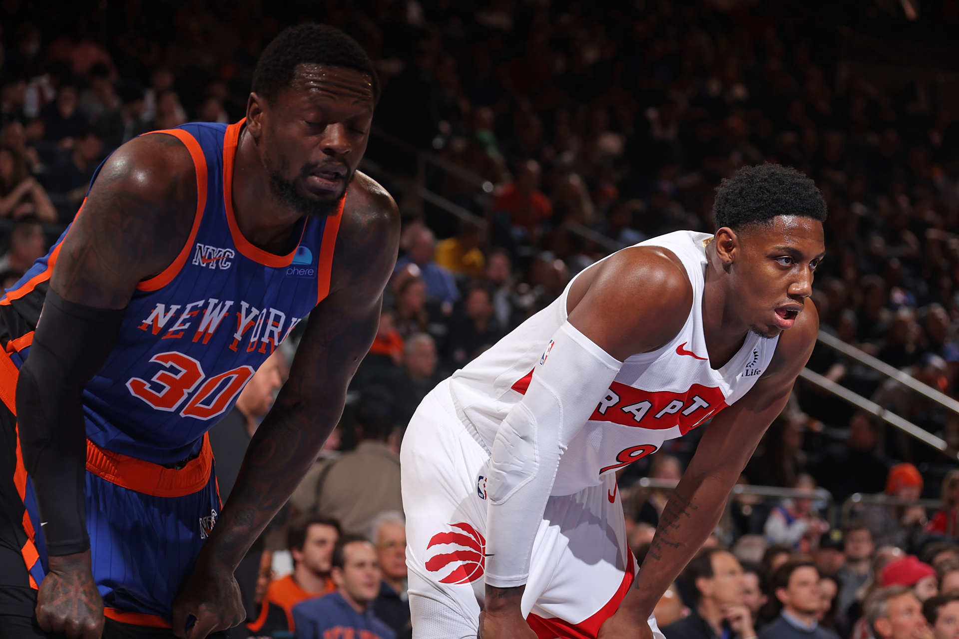 尼克斯主场击败骑士，巴恩斯表现亮眼