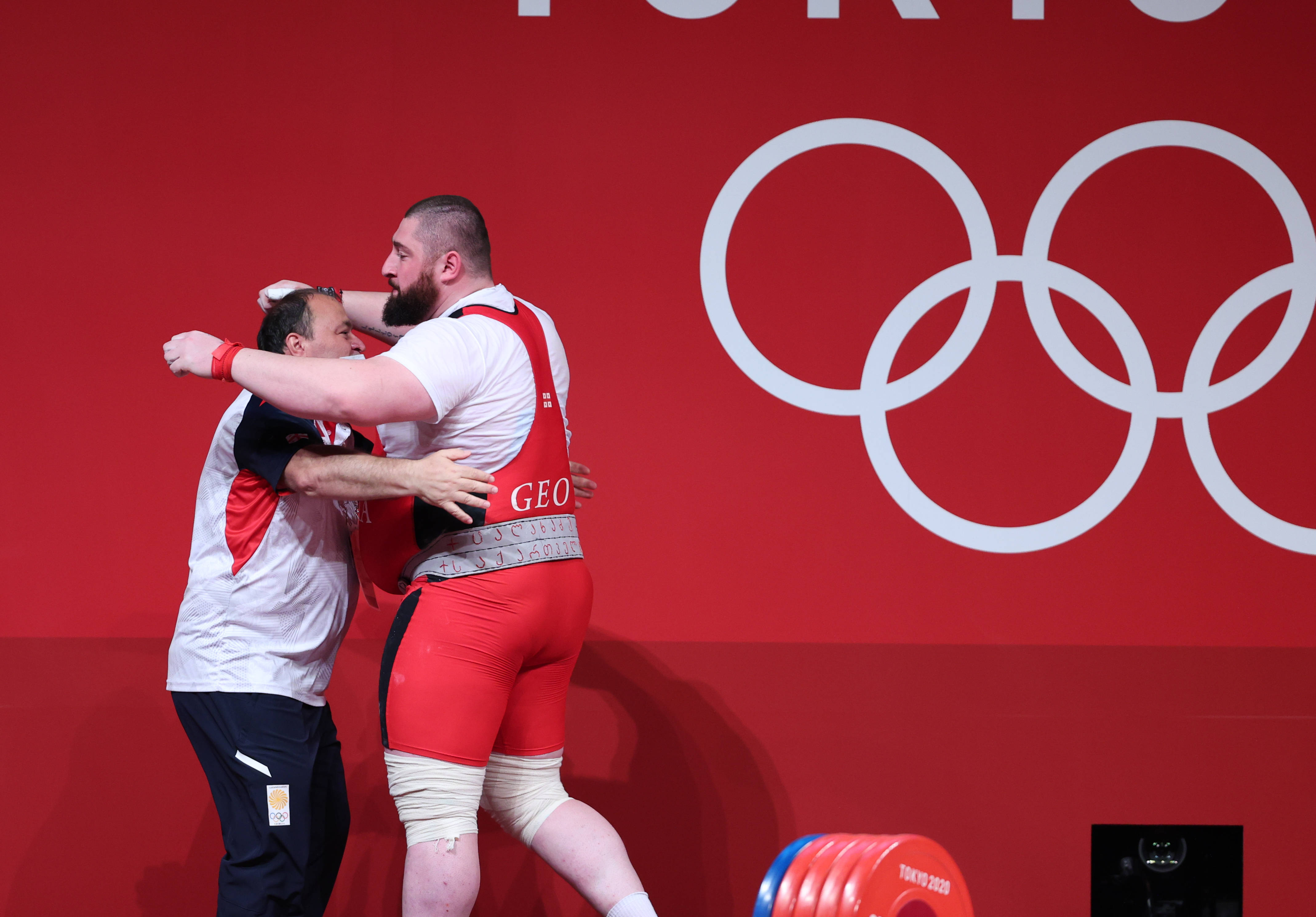 非洲选手在举重比赛中创造纪录